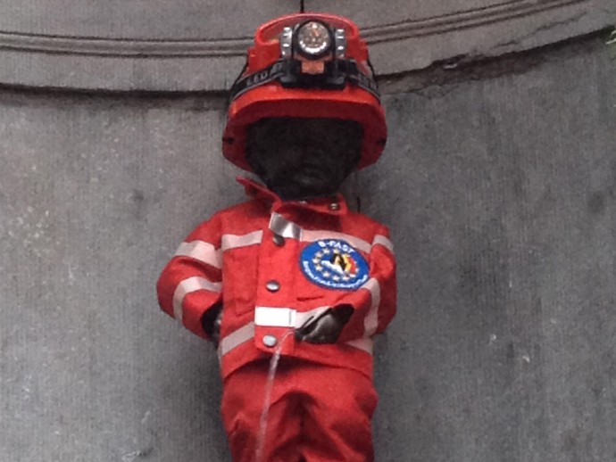 The Manneken Pis commemorates the tenth anniversary of the creation of B-FAST by wearing its official uniform.