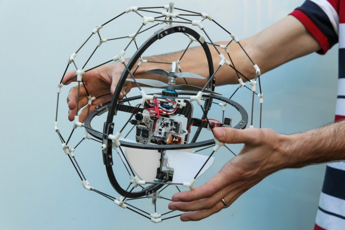 Flying insect-like robot Gimball can crash and recover